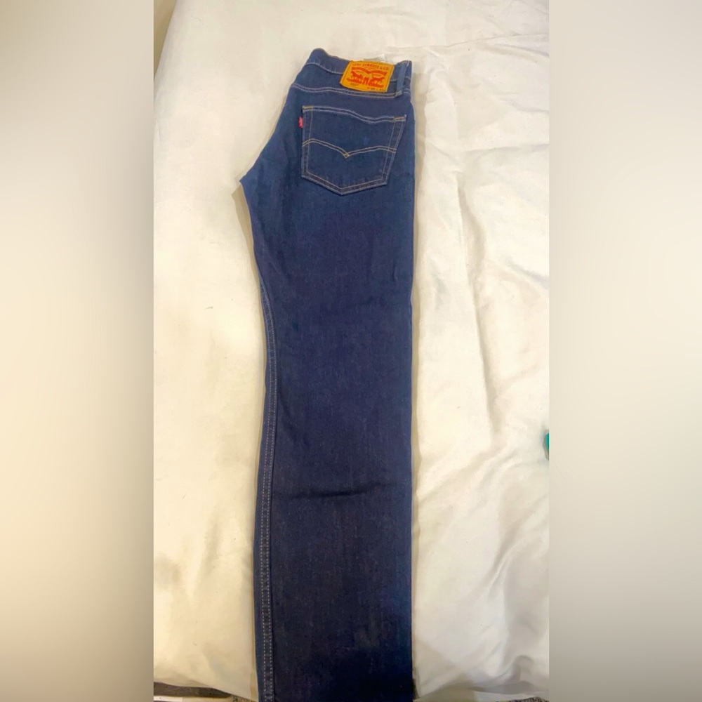 Levi jeans in good condition dark blue 30 w 32L